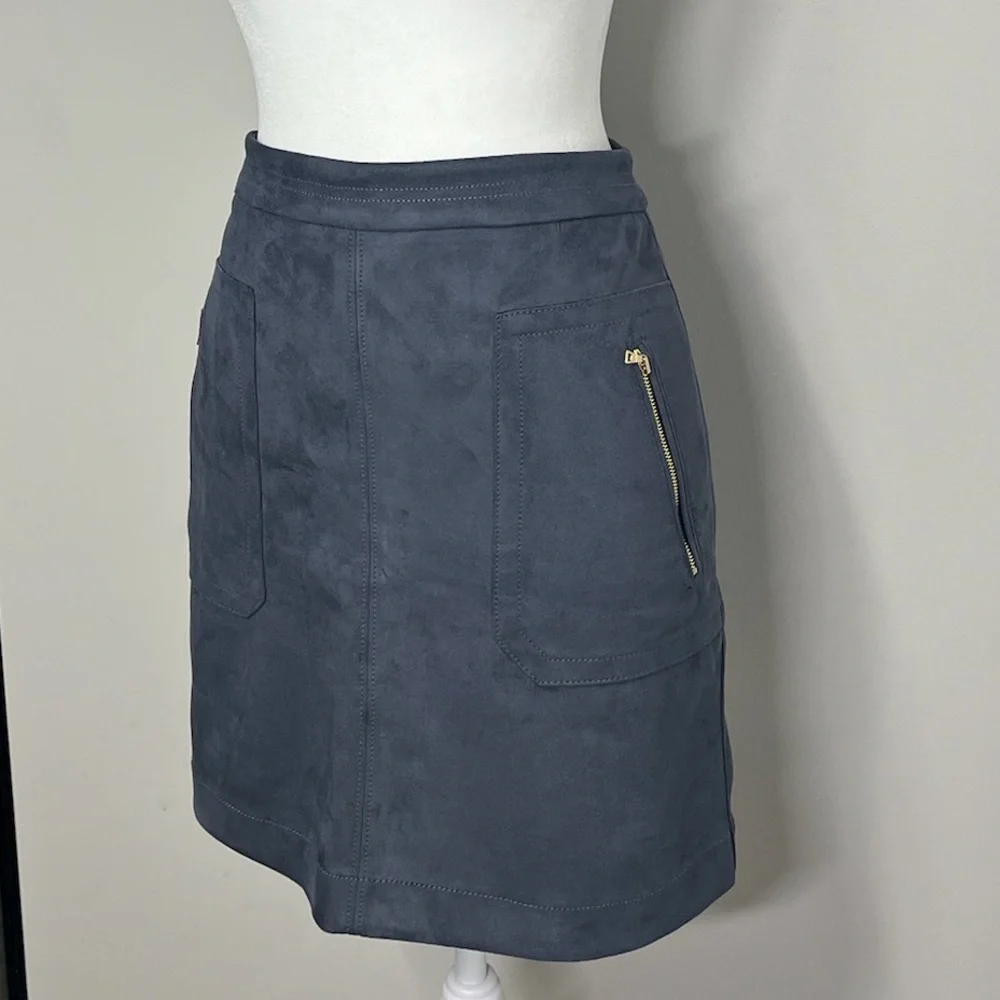 LOFT , faux suede skirt, size 4, gold zippers, CB33